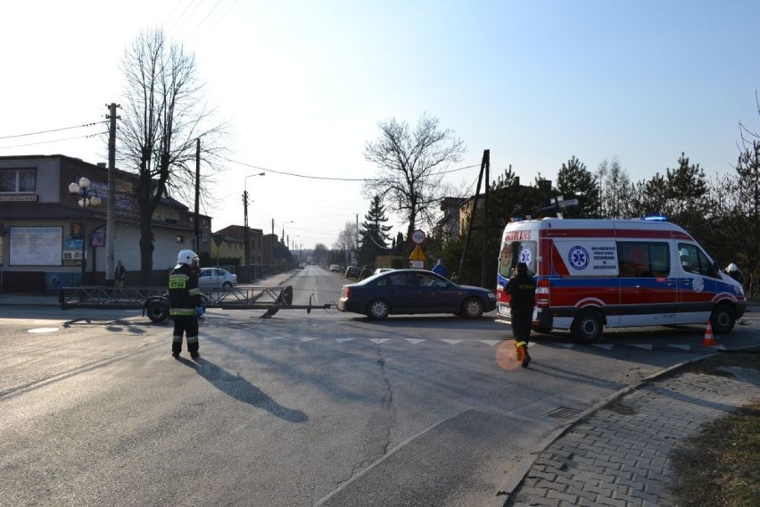 Kolizja w Lędzinach: W Hołdunowie zderzyła się osobówka z camperem