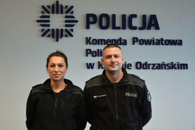 Sierż. szt. Sylwia Betka oraz sierż. szt. Dawid Wiewiórowski pomogli 71-letniej mieszkance Krosna Odrzańskiego.
