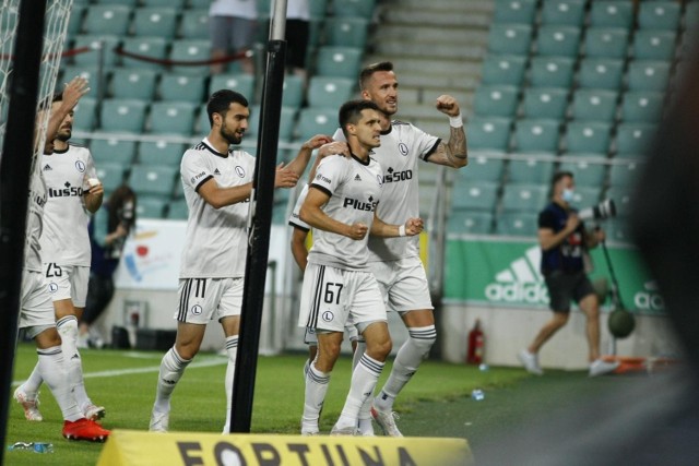 Legia wygrała z Florą 2:1 po golach Bartosza Kaputski i Rony'ego Lopesa.