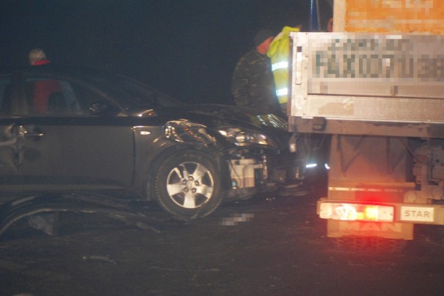 Wypadek w Jarocinie: Zderzenie osobówki z ciężarówką