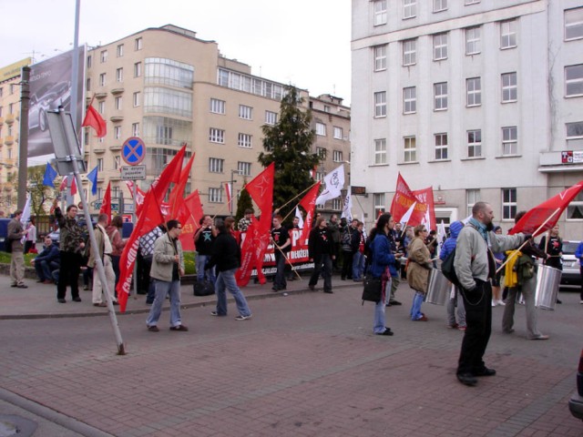 Finał pochodu-plac przed Urzędem Miasta Gdyni. Fot. Tomasz Kolowski