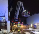 Pożar budynku w Rąbieniu. Z balkonu ewakuowano dwie osoby i psa. Jedna osoba ranna