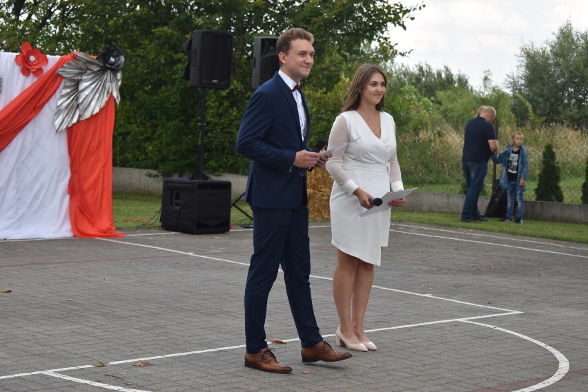 Gmina Czermin. Podziękowali za plony. Muzyczno-taneczne show na dożynkach w Broniszewicach