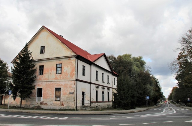 Uroczystości zaplanowano 8 maja. Na zdjęciu budynek dawnej oberży w centrum Zwierzyńca