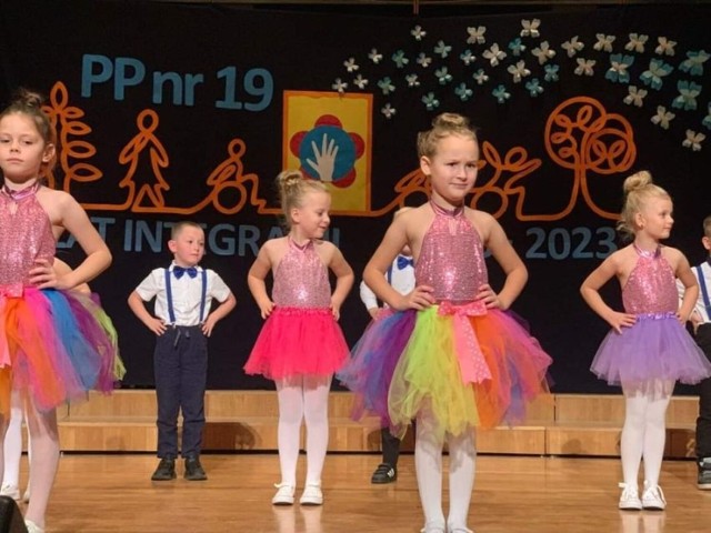 Podczas jubileuszowego koncertu w szkole muzycznej wystąpiły dzieci z Publicznego Przedszkola numer 19 z Oddziałami Integracyjnymi w Radomiu.