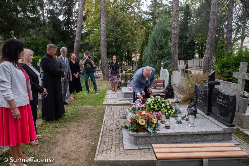 Soni Spatium I Międzynarodowy Festiwal im. prof. Marka Jasińskiego - odwiedziny grobu mistrza na stargardzkim cmentarzu