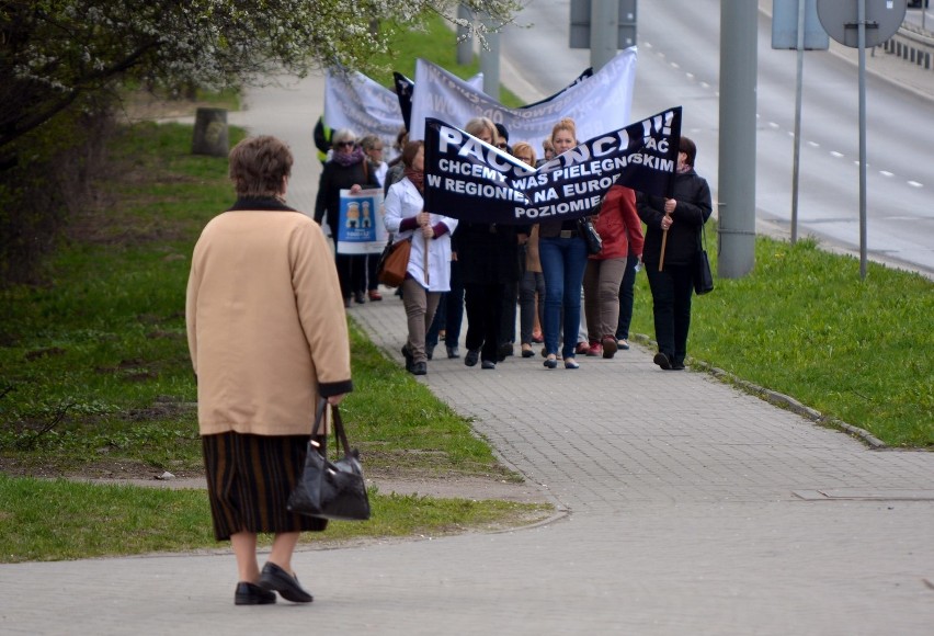 Protest pielęgniarek pod lubelskimi szpitalami