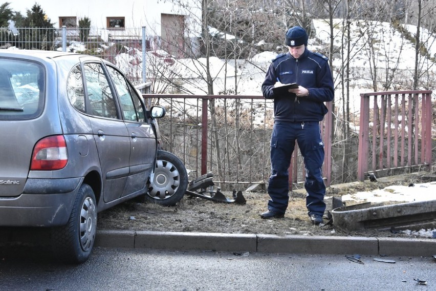Wałbrzych: Zderzenie osobówki z TIR-em na ulicy Orkana