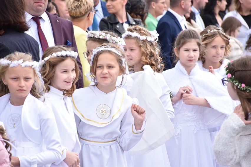 Malbork. Pierwsza Komunia Święta w parafii św. Urszuli Ledóchowskiej. Przystąpiło do niej ponad 100 dzieci