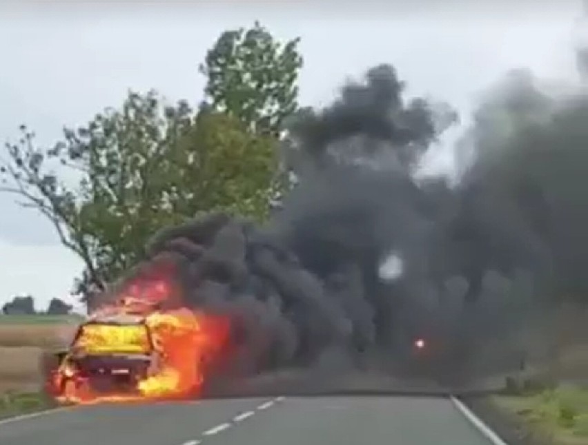 Pożar auta na starej trasie nr 5