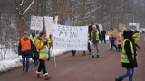 Ludzie protestują w Tłumaczowie, burmistrz zamyka drogę ZDJĘCIA, FILM