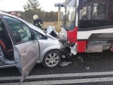 Wypadek w Opolu. Zderzyły się opel, seat i autobus MZK
