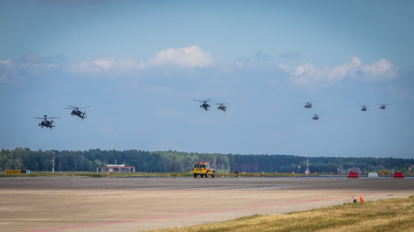 W Pyrzowicach pojawili się amerykańscy żołnierze. Wylądowały tam śmigłowce szturmowe AH-64 Apache [ZDJĘCIA]