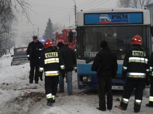 Tragiczny wypadek w Sączowie koło Będzina. Dzieci wpadły pod autobus