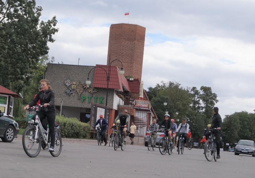 Start i meta trasy rowerowej wokół jeziora Gopło znajduje...