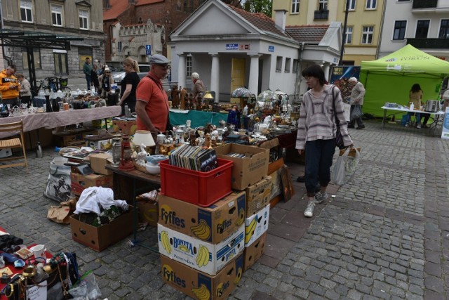 Na kupujących czekały m.in. antyki, stare płyty, książki i wszelkie inne artykuły kolekcjonerskie. Co jeszcze? Zobaczcie sami! Obejrzyjcie naszą fotorelację.