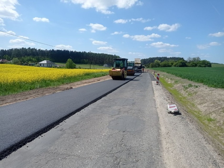 Trwa remont drogi prowadzącej z Wilkowa do Borowa.