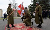 Na stulecie garnizonu pułkowy sztandar wrócił do Skierniewic