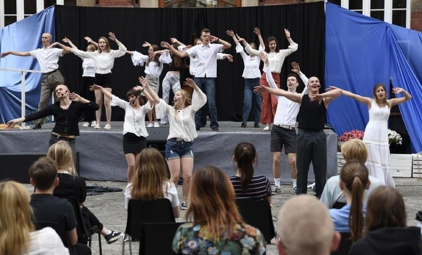 Mamma Mia! na Letniej Scenie Muzycznej u salezjanów w Oświęcimiu