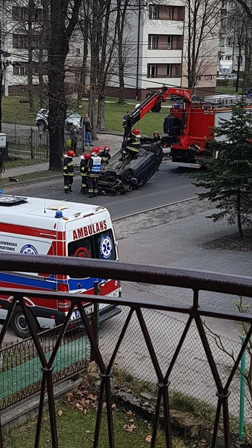 Wypadek w Katowicach na skrzyżowaniu ulic Armii Krajowej i...