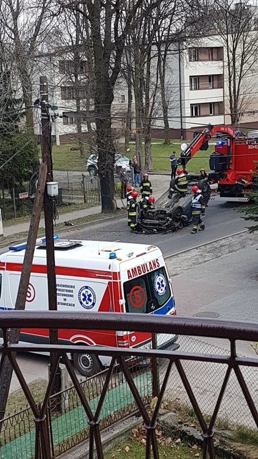 Wypadek w Katowicach na skrzyżowaniu ulic Armii Krajowej i...