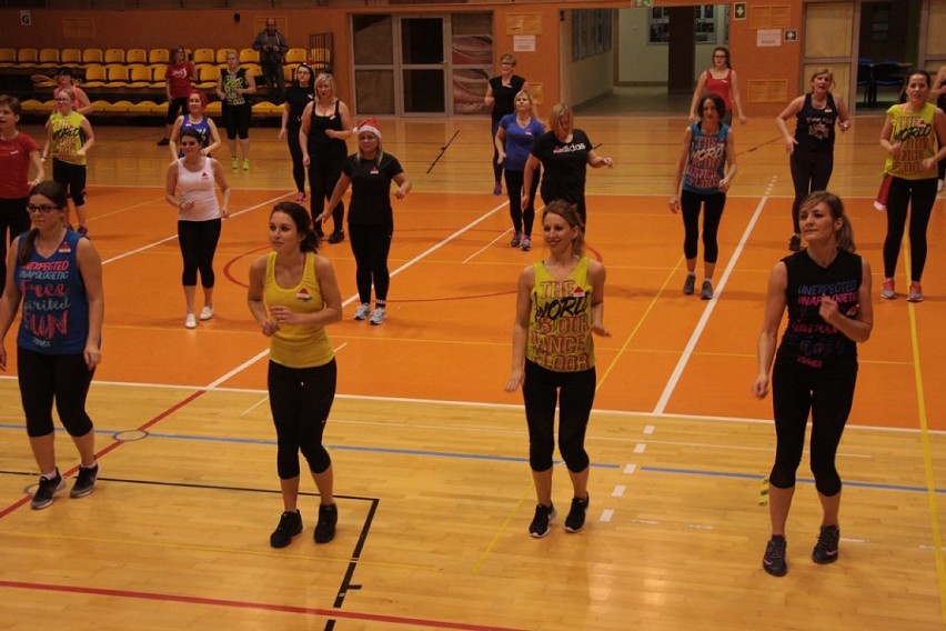 Twardogóra: Pierwsza Mikołajkowa Zumba® Party (ZDJĘCIA)