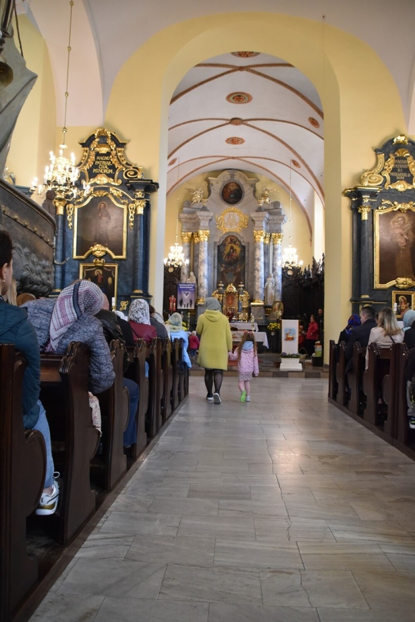 Wielkanoc prawosławna w Śremie. W kościele pofranciszkańskim...