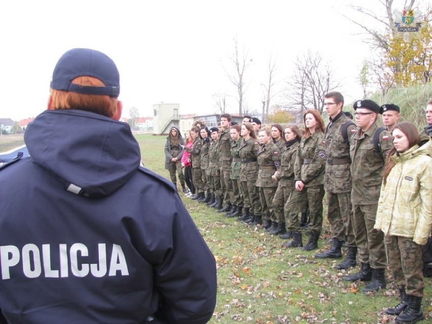 Lębork. Policja szkoliła uczniów  "mundurówki"