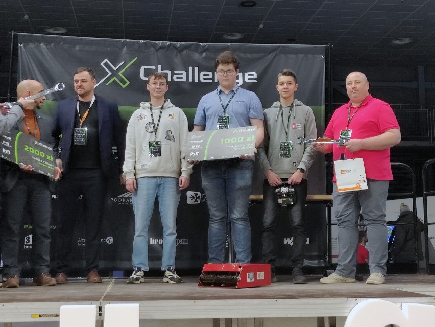 Sukcesy jasielskich uczniów w zawodach robotów  XChallenge w Rzeszowie
