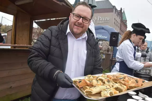 Przedświąteczna akcja na ryneczku odbywa się ma ryneczku przed Wielkanocą.