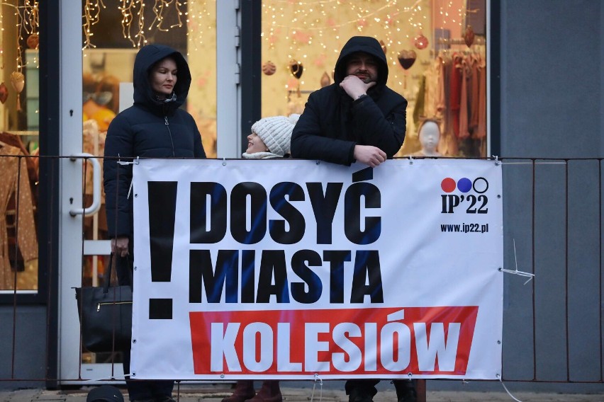Protest mieszkańców Piotrkowa przeciwko podwyżkom cen ciepła