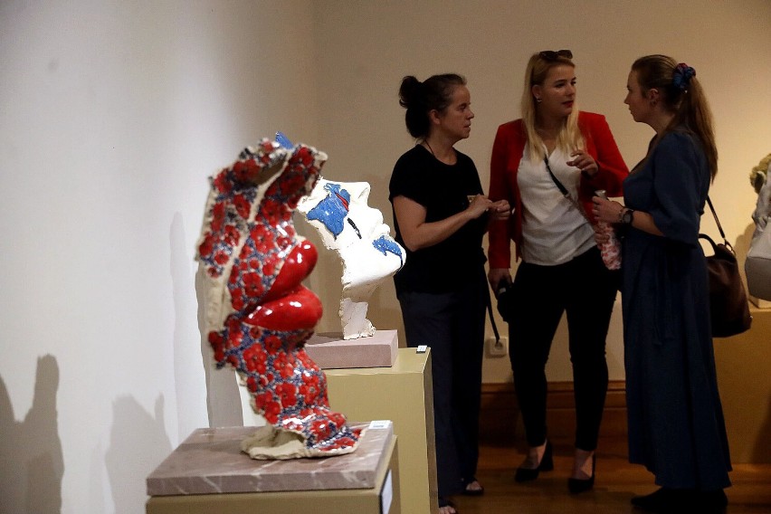 Sztuka Zniszczona. Wystawa Rzeźb Jacka Opały w legnickim Muzeum Miedzi, zobaczcie zdjęcia