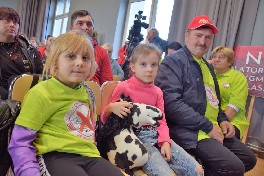 Spór o Kolej Dużych Prędkości w gminie Błaszki. Doszło do spotkania stron. Sprzeciw mieszkańców i gminy trwa ZDJĘCIA