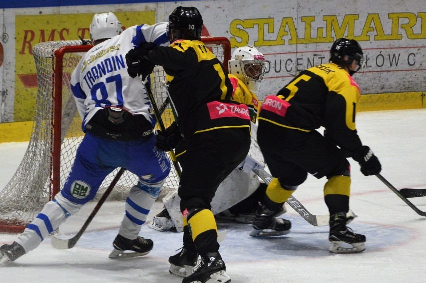 Hokej. Unia Oświęcim po wygranej z Katowicami wciąż pozostaje w grze o półfinał
