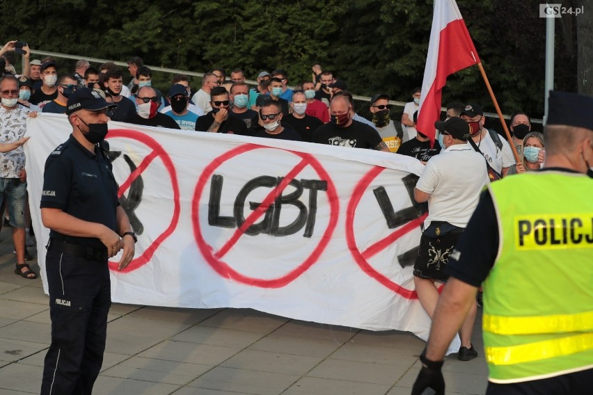 Manifestowali na pl. Solidarności: "Szczecin solidarny z zatrzymanymi". ZDJĘCIA