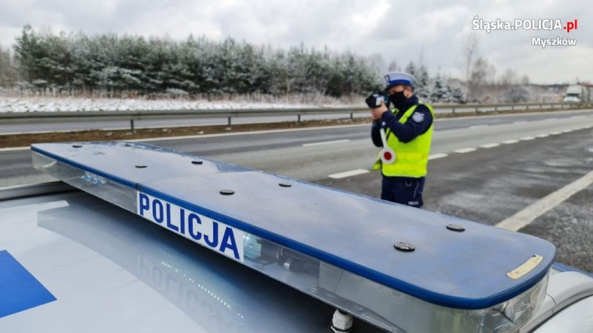 Policja prowadzi akcję "Bezpieczny pieszy" na drogach powiatu myszkowskiego ZDJĘCIA