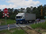 Uwaga na przejeździe kolejowym między Tomaszowem a Spałą. Regularnie będą tam kursowały pociągi