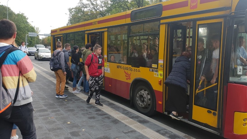 Podwójny rocznik z trudem udało się upchnąć do łódzkich...