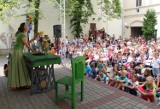 Piotrków: Wyciągnęli dzieci na teatrzyk