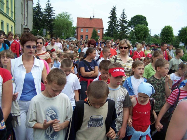Na zdjęciu pochód podczas XIII Dni Młodości w Debrznie