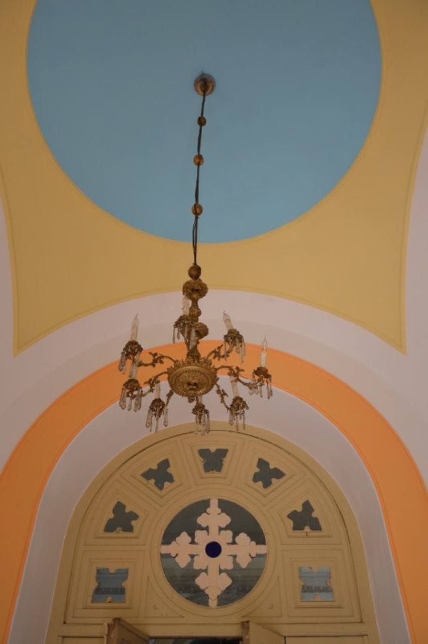 Dzwonnica kościoła ewangelickiego w Zduńskiej Woli przechodzi remont. Co kryje świątynia? ZDJĘCIA