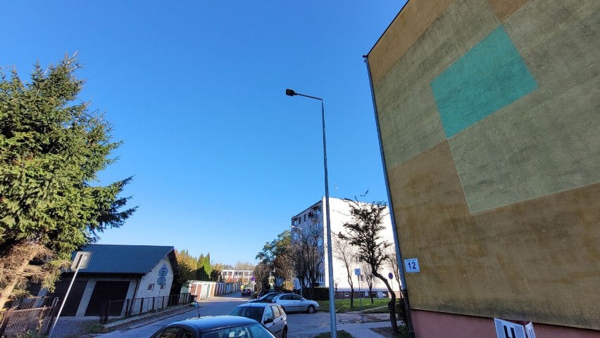 Na Harcerskiej w Starachowicach jest jasno i bezpiecznie. Zmieniono oświetlenie. Zobaczcie zdjęcia