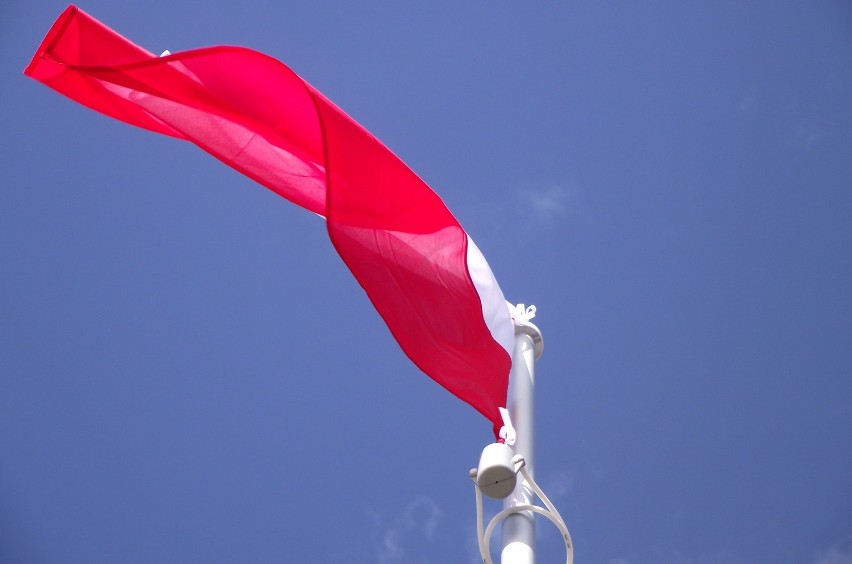 2 maja - Dzień Flagi Rzeczypospolitej Polskiej. Nasza biało-czerwona