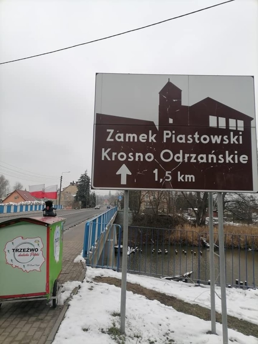 Paweł Kuryło po raz kolejny biegnie dookoła Polski z...