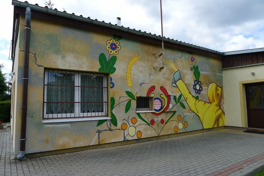 Murale niczym hafty na świetlicach w gminie Morzeszczyn