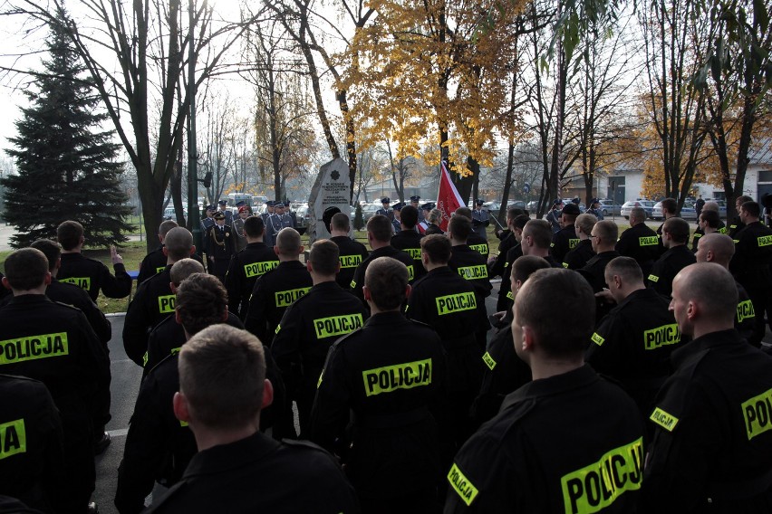 Kraków: ślubowanie małopolskich policjantów. Mamy 90 nowych mundurowych [ZDJĘCIA]