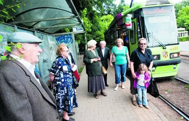 Mieszkańcy Sępolna nie zgadzają się na likwidację "dwunastki" i zbierają podpisy pod petycją