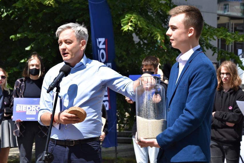 Robert Biedroń w Opolu mówił o łamaniu obietnic przez PiS i...