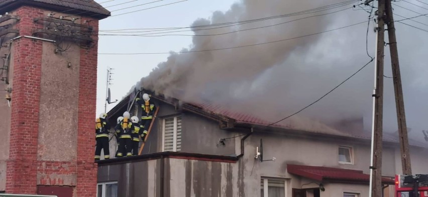 Pożar w Drzonowie w pow. kołobrzeskim. Ogień na poddaszu