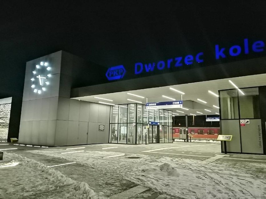 Nowy dworzec kolejowy w Oświęcimiu został oddany do użytku w...